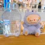 Peluche Labubu en position assise