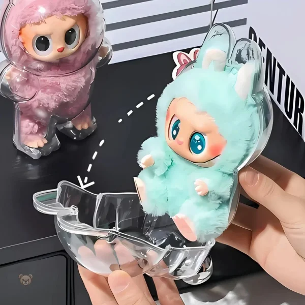 Peluche Labubu, style assis et protecteur