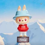 Peluche Labubu design Coca-Cola