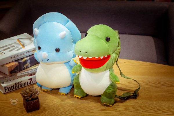 le-bebe-dinosaure-sac-a-dos-en-peluche-1 Sac à dos dinosaure en peluche pour enfants