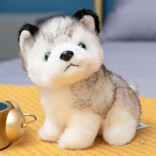Mignon petit loup en peluche, parfait pour les câlins