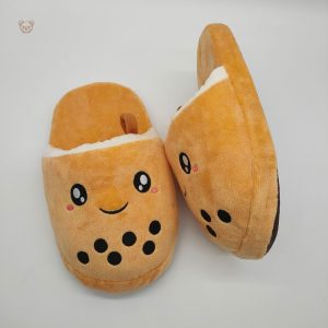 Chaussons doux en peluche pour petits pieds