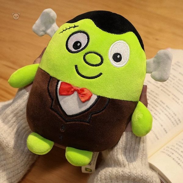 Héros en peluche pour célébrer Halloween en douceur