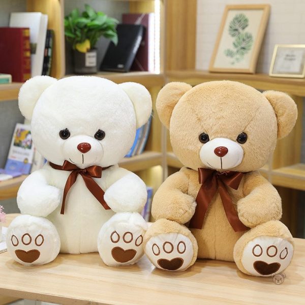 Ours en peluche avec un petit nœud mignon