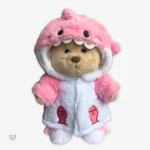 Ours en peluche dans un costume de requin
