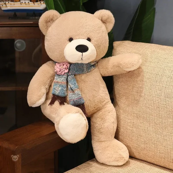 Jouet en peluche géant, ours avec écharpe colorée