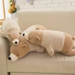 Ours en peluche géant brun habillé, doux et câlin