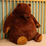 Ours glouton en peluche, compagnon idéal pour les enfants