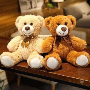 Ours en peluche mignon et petit
