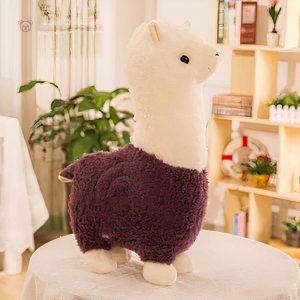 Alpaga en peluche câlin avec robe colorée
