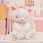 Peluche noire des Aristochats, idéale pour les câlins