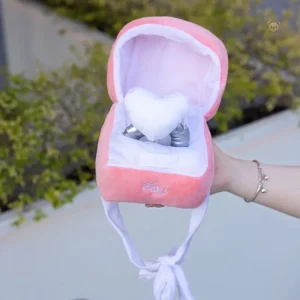 Cadeau tendre en peluche pour un engagement romantique