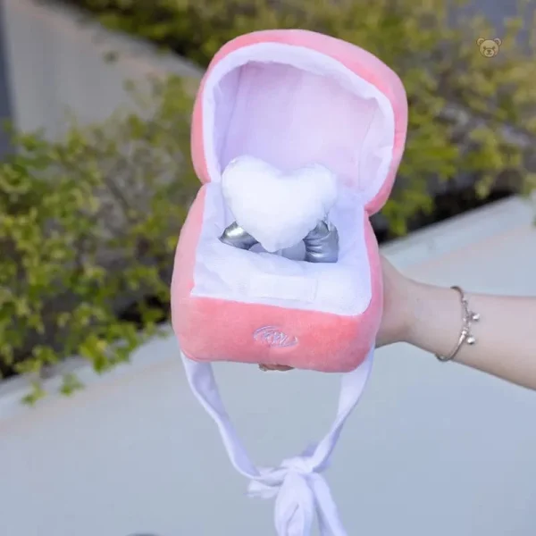 Cadeau tendre en peluche pour un engagement romantique