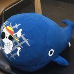 Baleine Laboon en peluche, idéale pour les câlins marins