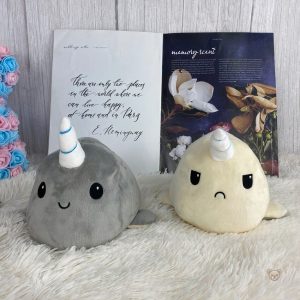 Peluche verte en forme de baleine pour les petits