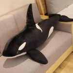 Peluche baleine noire et blanche douce et câline