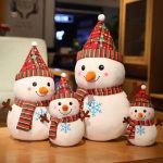 Peluche bonhomme de neige festive pour Noël