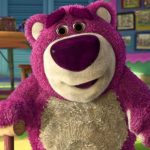 Peluche rouge Lotso, idéale pour les câlins et le réconfort