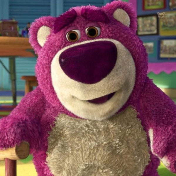 Peluche rouge Lotso, idéale pour les câlins et le réconfort