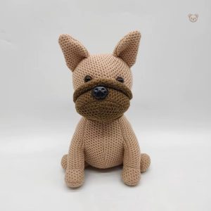 Compagnon en peluche bouledogue doux pour un intérieur cozy