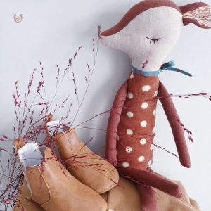 Cerf doux en peluche, câlin réconfortant pour les petits
