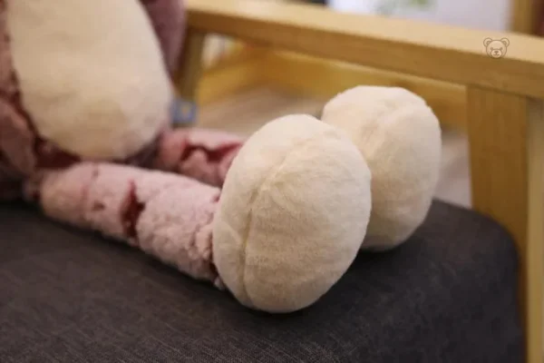 Peluche assise de chat, cadeau tendre et réconfortant