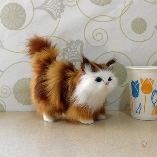Chat en peluche câlin, parfait pour les moments de tendresse