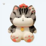 Peluche chat empereur doux tigré gris assis