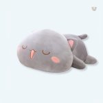 Peluche chat mignon avec langue dehors pour enfants