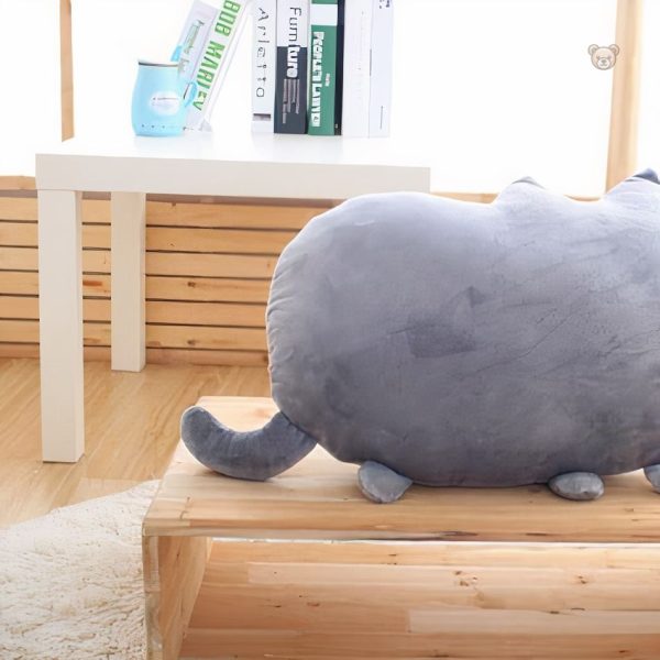Doux chat en peluche, coussin idéal pour le confort