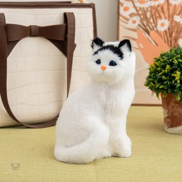 Chat en peluche, compagnon douillet pour toutes les occasions