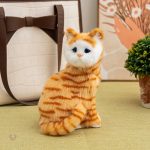 Peluche chat réaliste, accessoire de confort à la maison