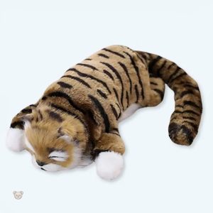 Peluche chat tigré marron doux endormi pour câlins