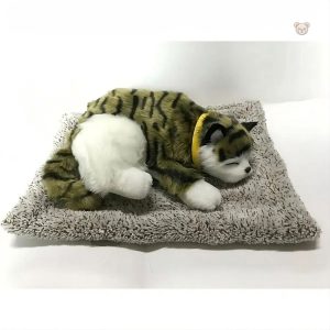 Peluche réconfortante en forme de chat tigré vert