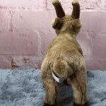 Chèvre de montagne en peluche, parfaite pour les câlins