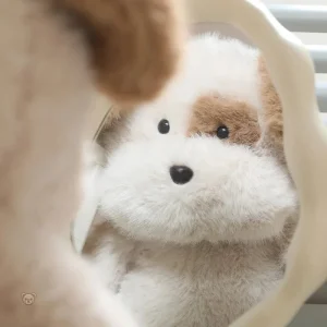 Chien en peluche beige et marron, fourrure agréable