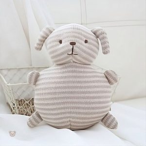 Chien en peluche réaliste, idéal pour des câlins réconfortants