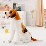 Chien en peluche tricolore, idéal pour les câlins d'enfants