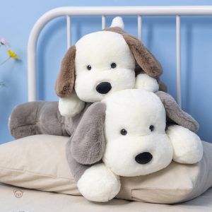 Peluches chien gris, compagnon tout doux