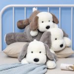 Peluche douce, chien gris pour les enfants