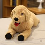 Peluche chien marron, design réaliste et accueillant