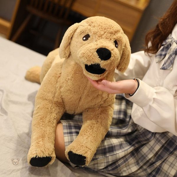 Chien en peluche marron, fidèle ami pour les petits