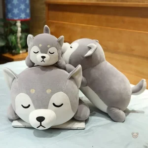 Peluche chien shiba inu gris, douce et câline