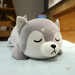 Peluche chien grise, style shiba inu, parfaite pour les enfants