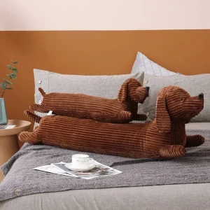 Peluche douce de chien teckel marron, idéale pour câlins