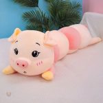 Détente avec cette peluche cochon douce, idéale pour le sommeil
