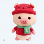 Peluche cochon douce en tenue rouge pour enfants
