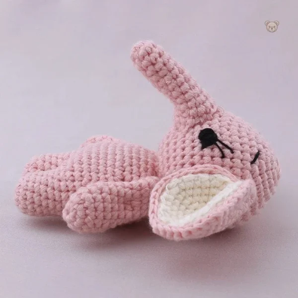 Doux éléphant rose en peluche crochetée