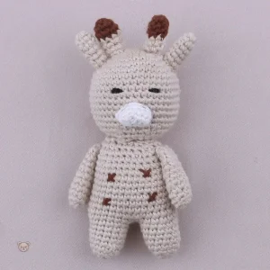 Peluche girafe crochet timide