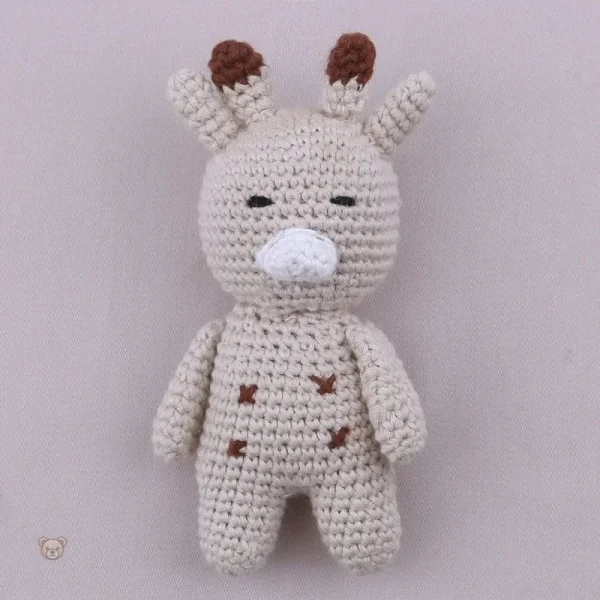 peluche-crochet-girafe-timide-1 Peluche girafe crochet timide